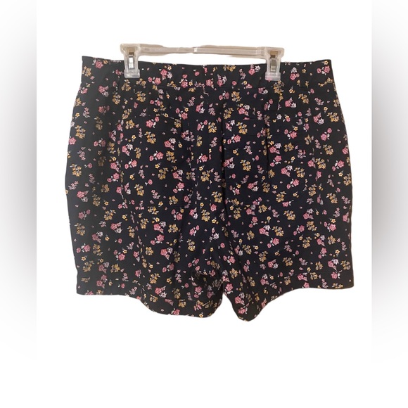 Lane Bryant Pants - Lane Bryant Shorts Size 16 Black Floral Print Cotton Stretch Plus Pockets Curvy